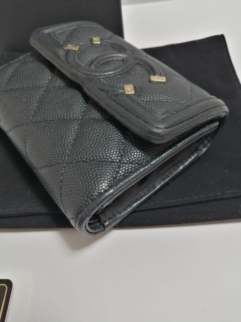 CHANEL CCフィリグリー キャビアスキン　三つ折り財布　黒