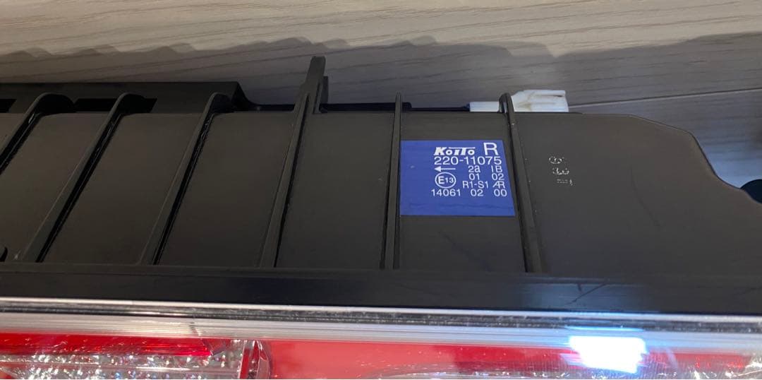 中古 小糸 KOITO 3連LEDテールランプ