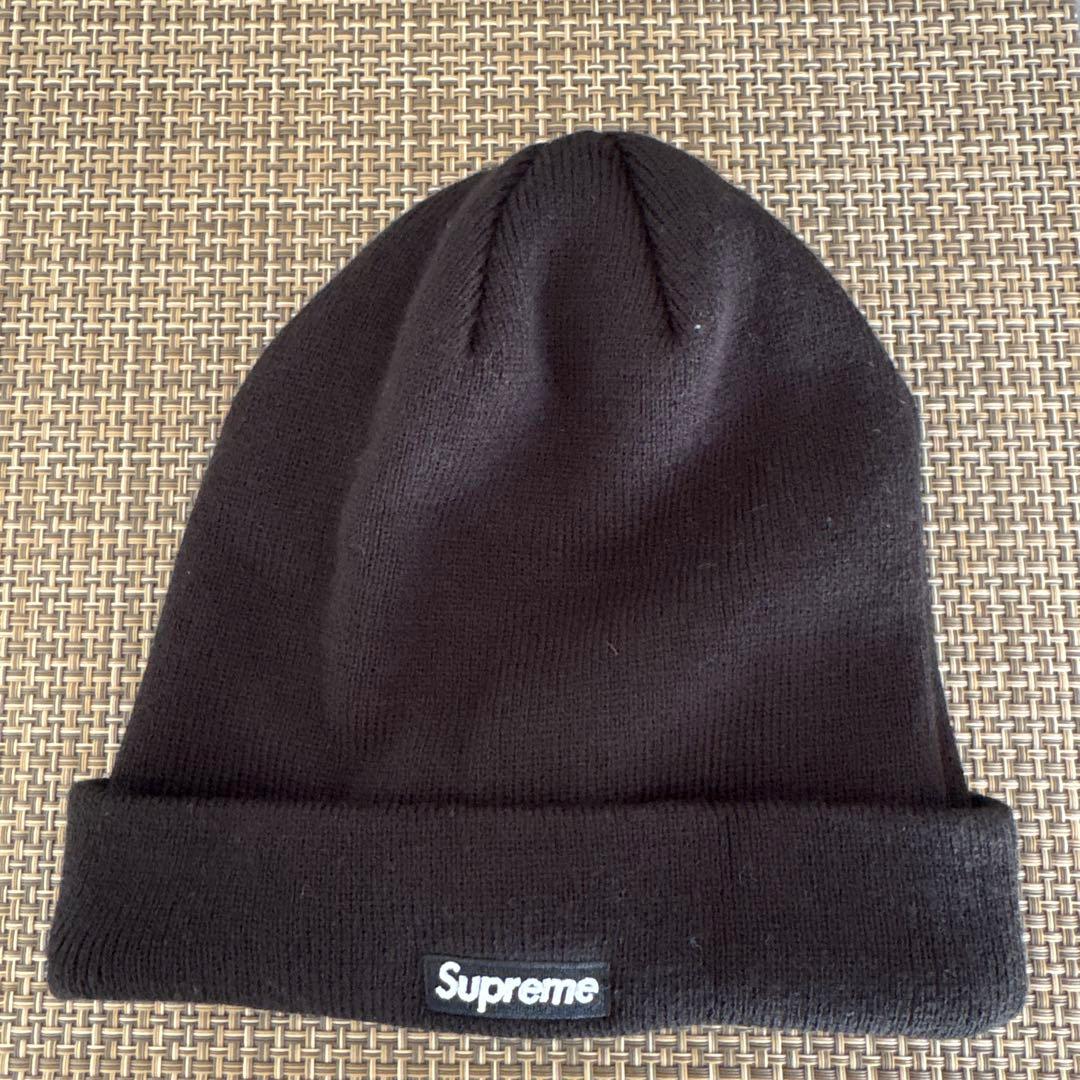黒のニット帽 S刺繍・Supremeタグ付き
