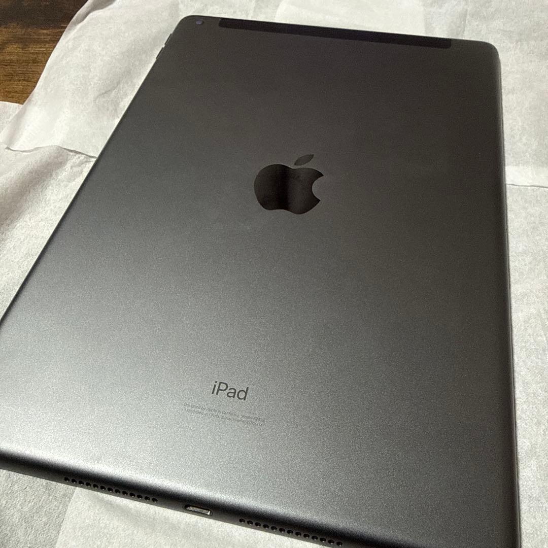iPad 第8世代 32GB セルラーモデル 10.2インチ Apple