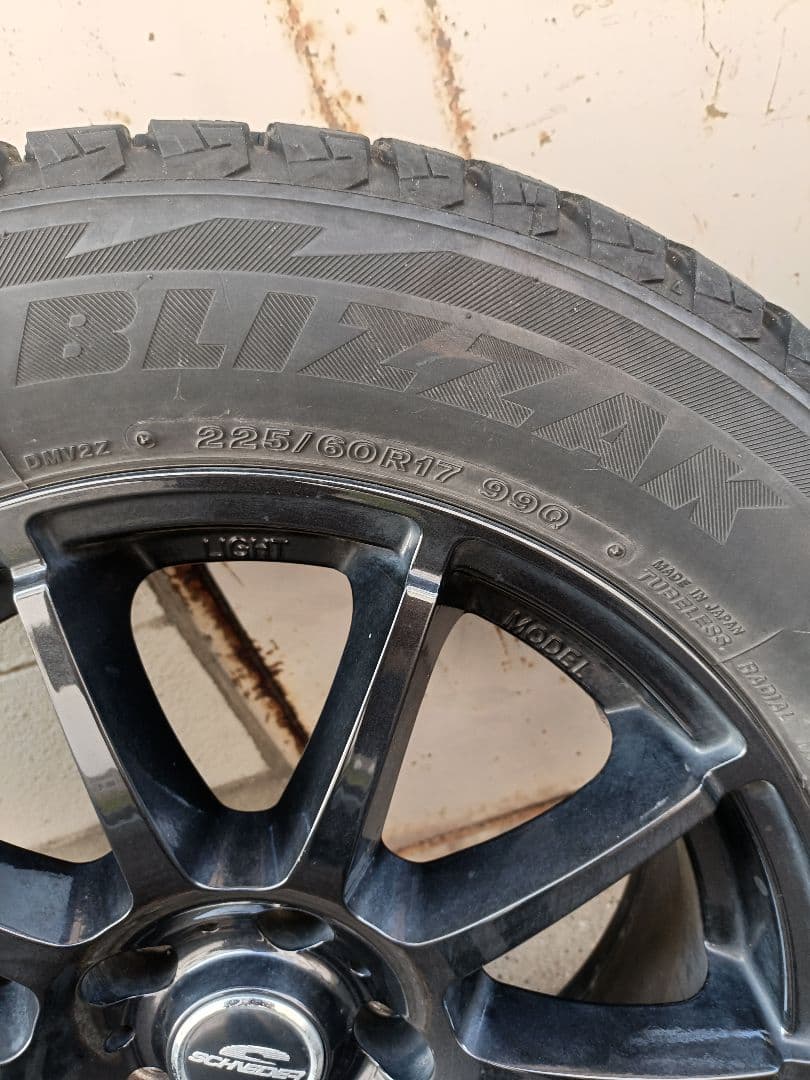 最終値下げ【送料込み】225/60R17スタッドレスBLIZZAK DM-V2②