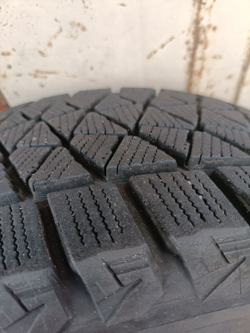 最終値下げ【送料込み】225/60R17スタッドレスBLIZZAK DM-V2②