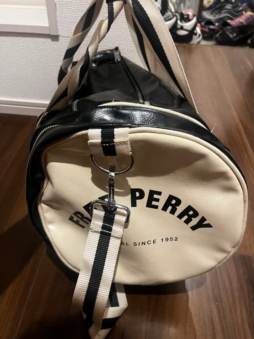 FRED PERRY ドラムバッグ 黒/白