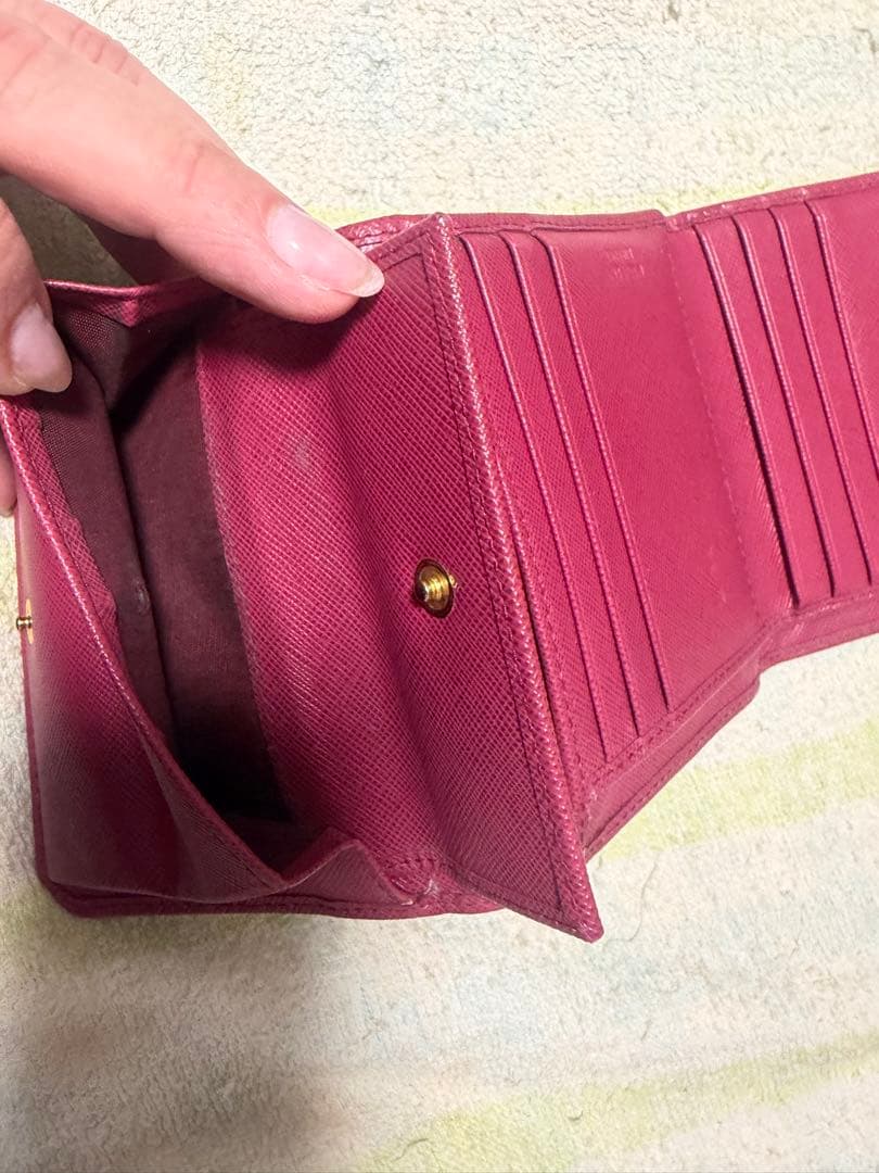 PRADA バーガンディ 三つ折り財布