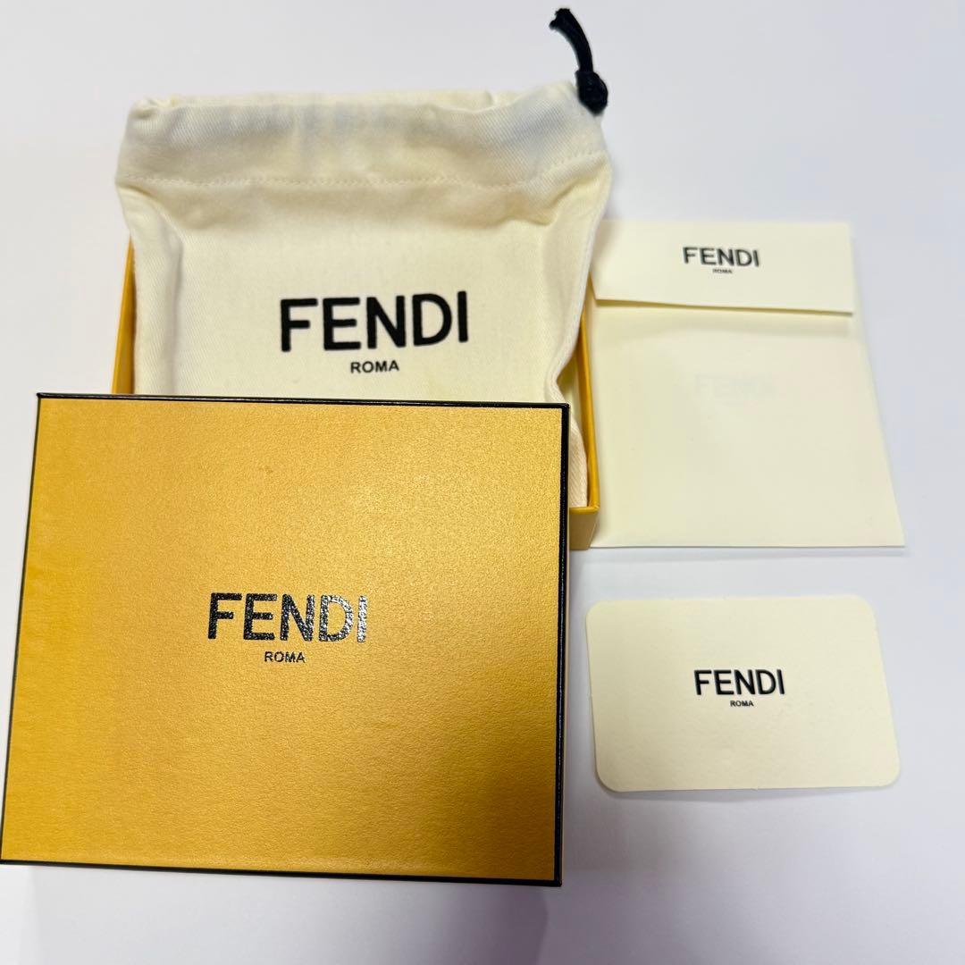 フェンディ　二つ折り財布