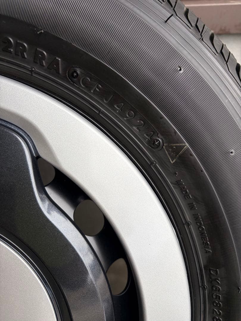 Ｎ－ＶＡＮ　新車外し　ターボ用純正ホイール、タイヤ4本セット　ホイールキャップ付