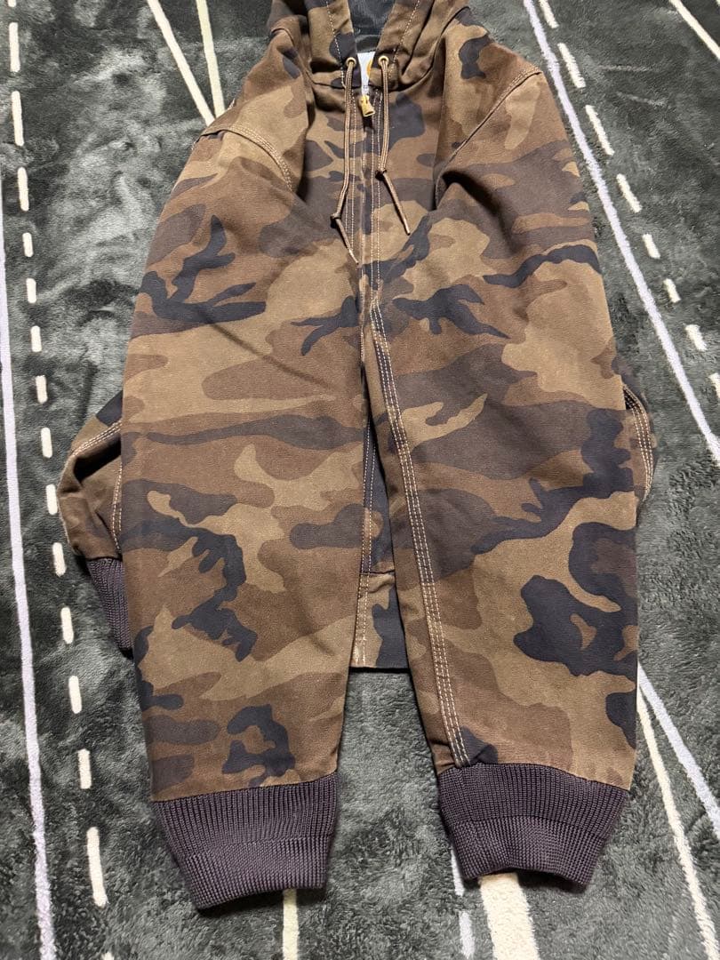う*ん様 ‼️Carhartt アクティブジャケット CAMO