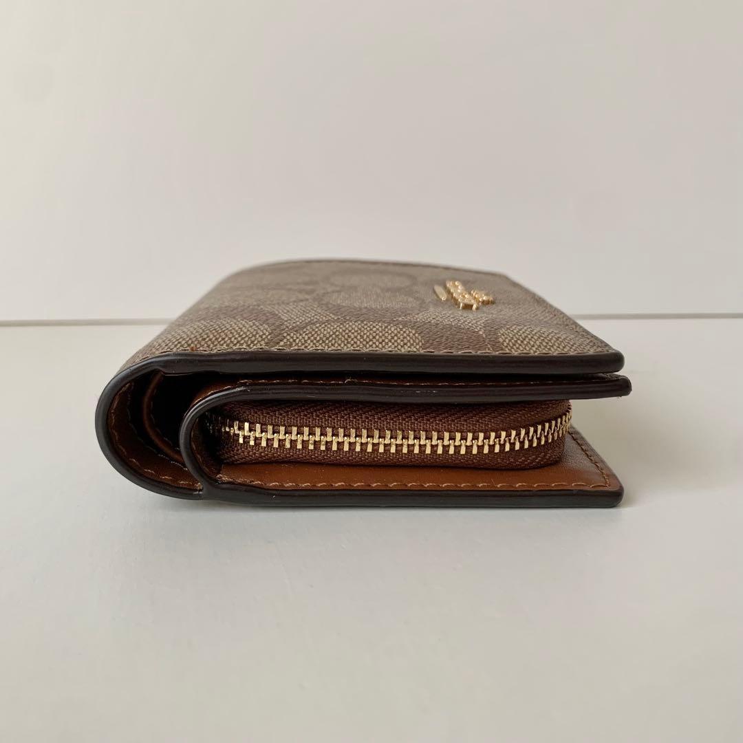 【COACH】二つ折り財布　シグネチャー　ベージュ　コンパクトウォレット　コーチ