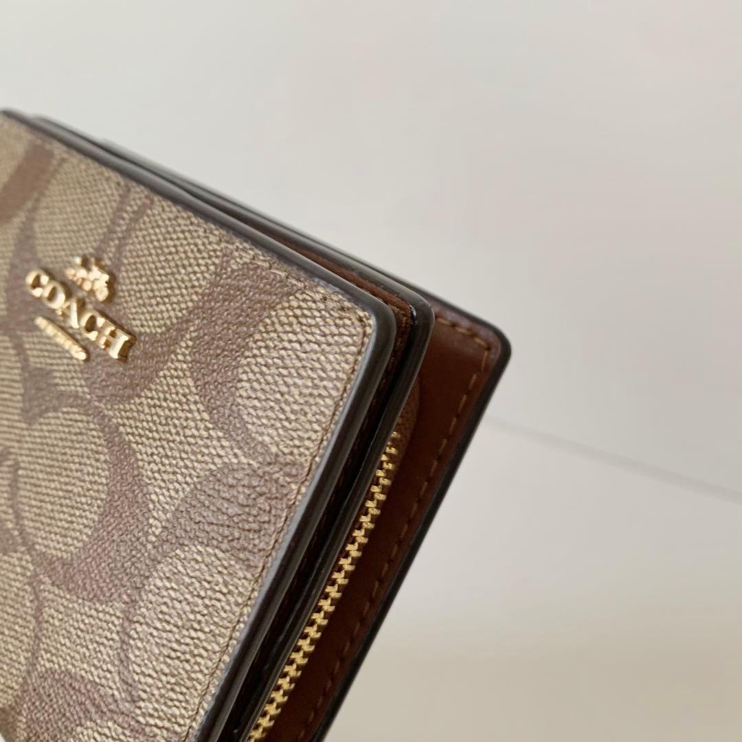 【COACH】二つ折り財布　シグネチャー　ベージュ　コンパクトウォレット　コーチ