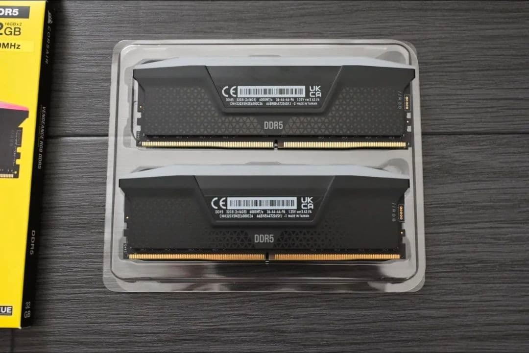 メモリー DDR5 CORSAIR 32GB 6000MHz VENGEANCE RGB