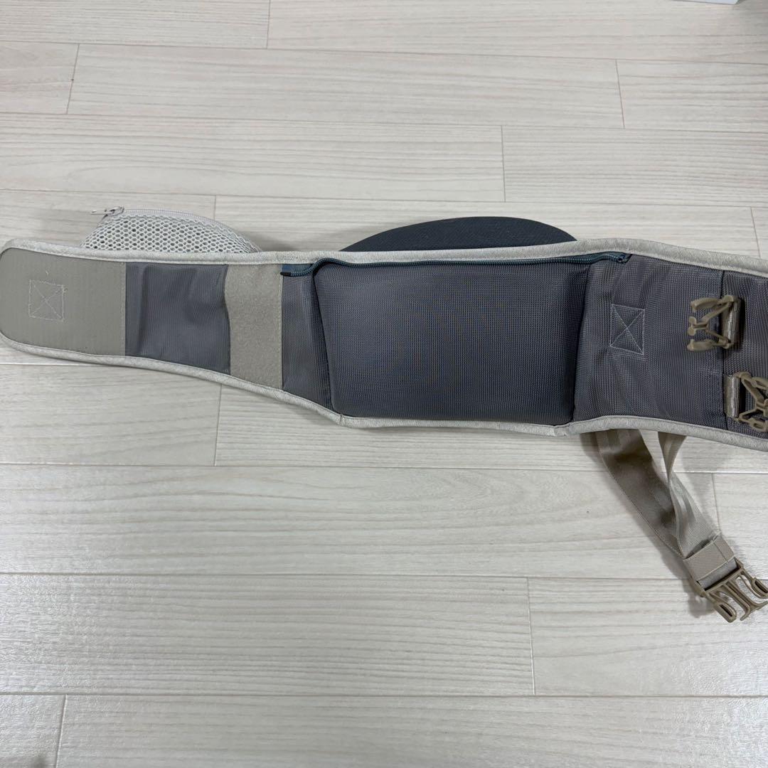 極美品 完品 ポグネー 抱っこ紐 MAX FLOW ヒップシート ベージュ