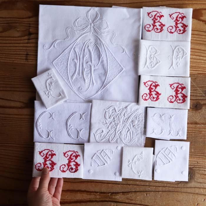【3】たくさん 12枚！フランス アンティーク 手刺繍 イニシャル 端切れ
