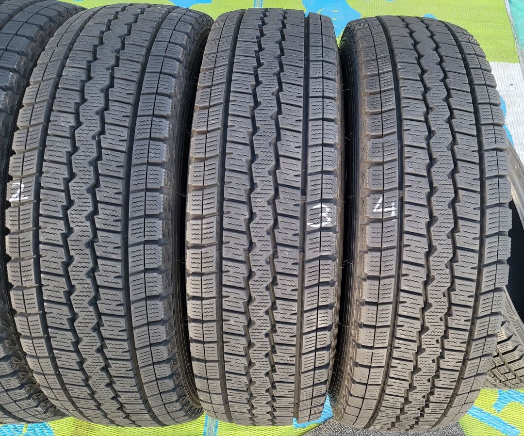 DUNLOP WINTER MAXX SV01 15インチ195/80R15