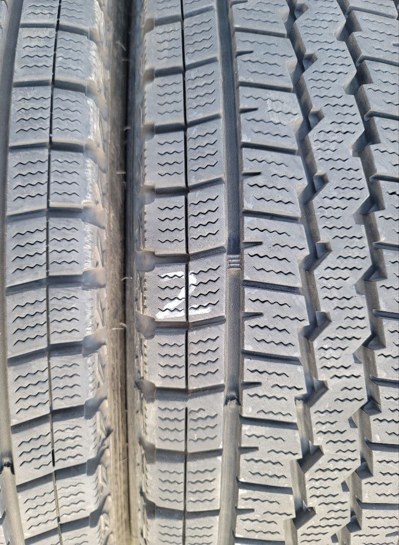 DUNLOP WINTER MAXX SV01 15インチ195/80R15