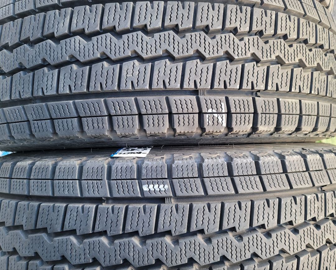 DUNLOP WINTER MAXX SV01 15インチ195/80R15