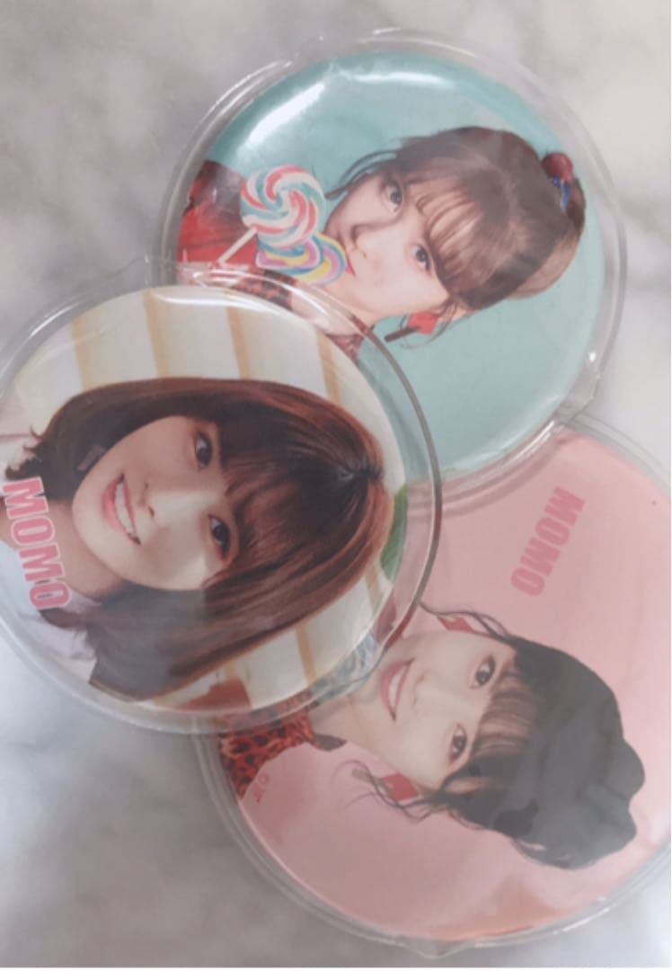 TWICE缶バッジ CANDYPOP モモ