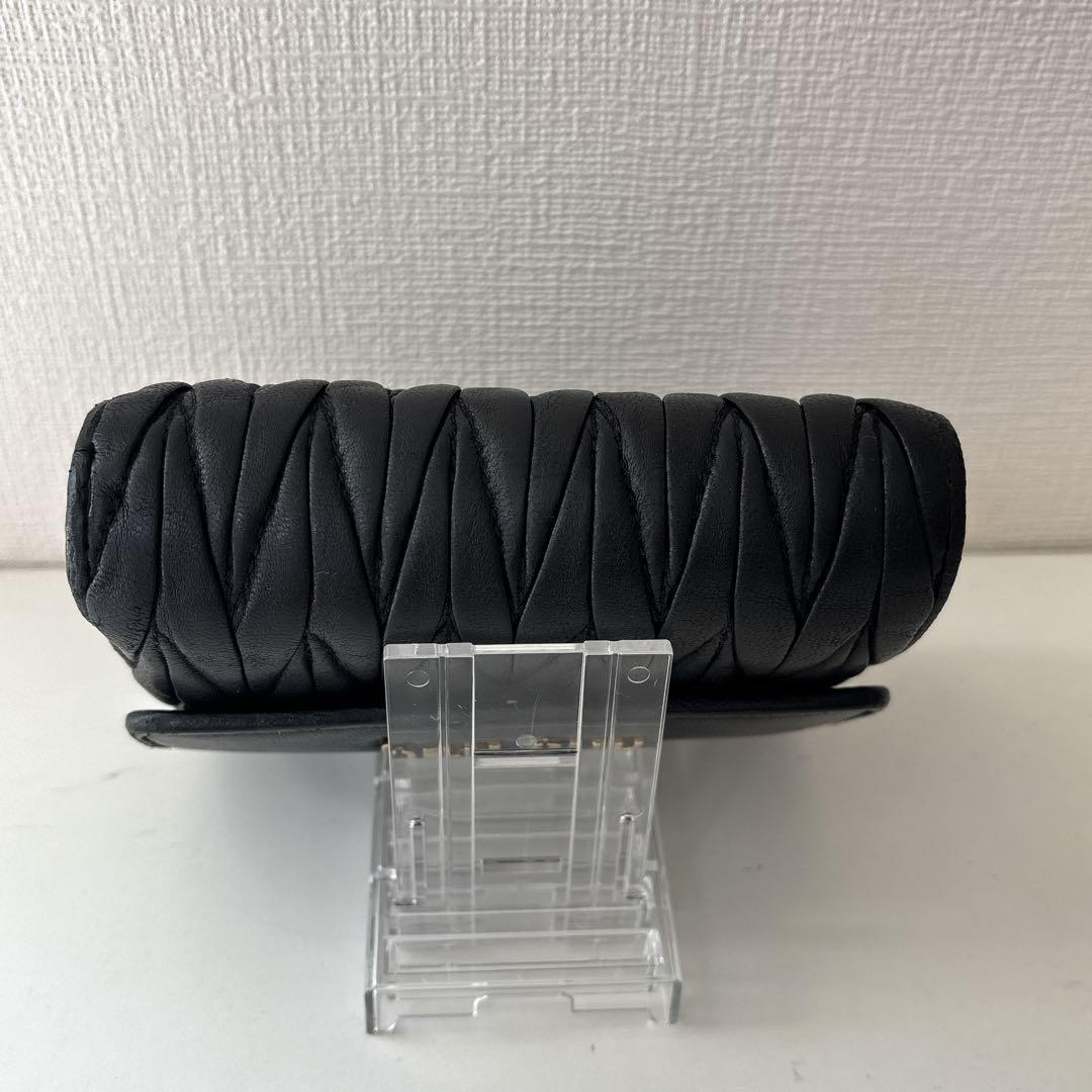 希少✨ミュウミュウ 二つ折り財布 マテラッセ ロゴ金具 レザー ブラック