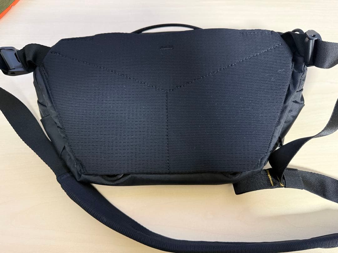 【美品】Peak Design OUTDOOR SLING 4L ブラック