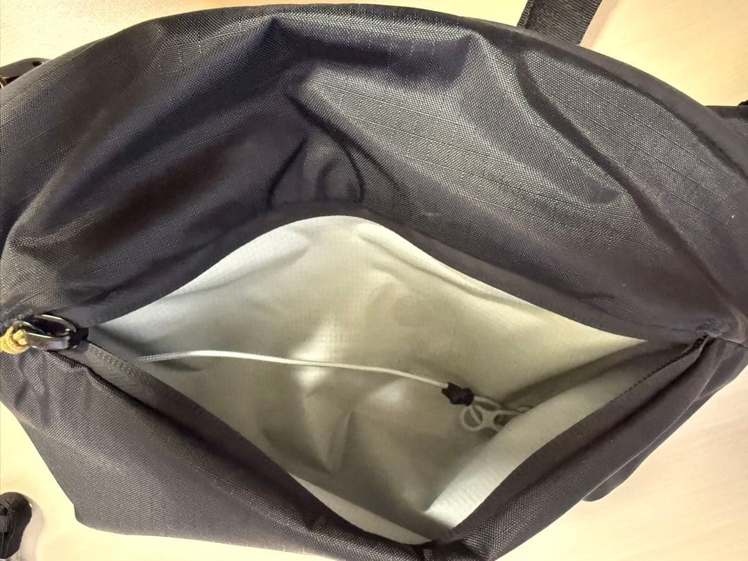 【美品】Peak Design OUTDOOR SLING 4L ブラック