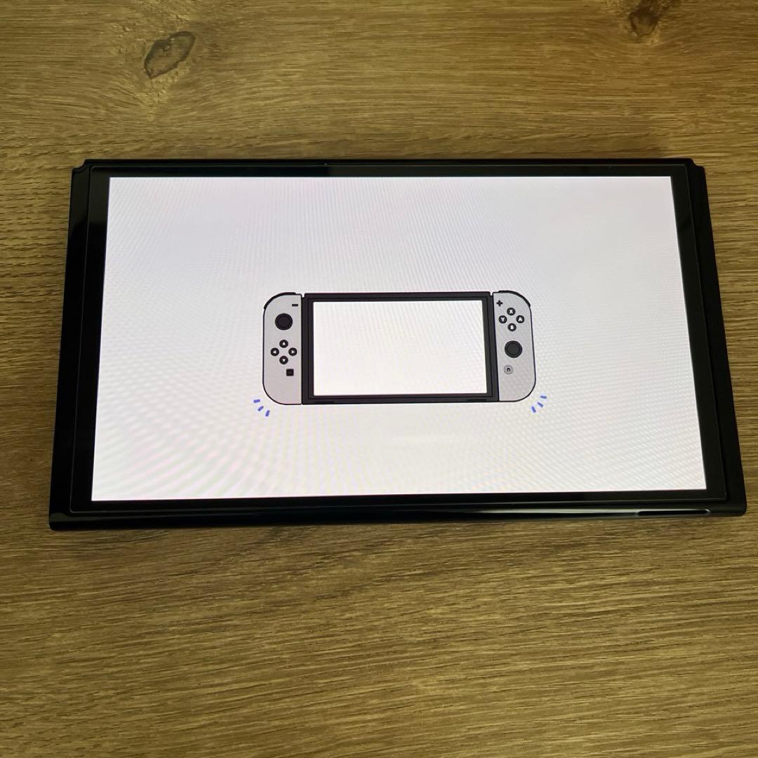 【ほぼ新品】Nintendo Switch 有機ELモデル