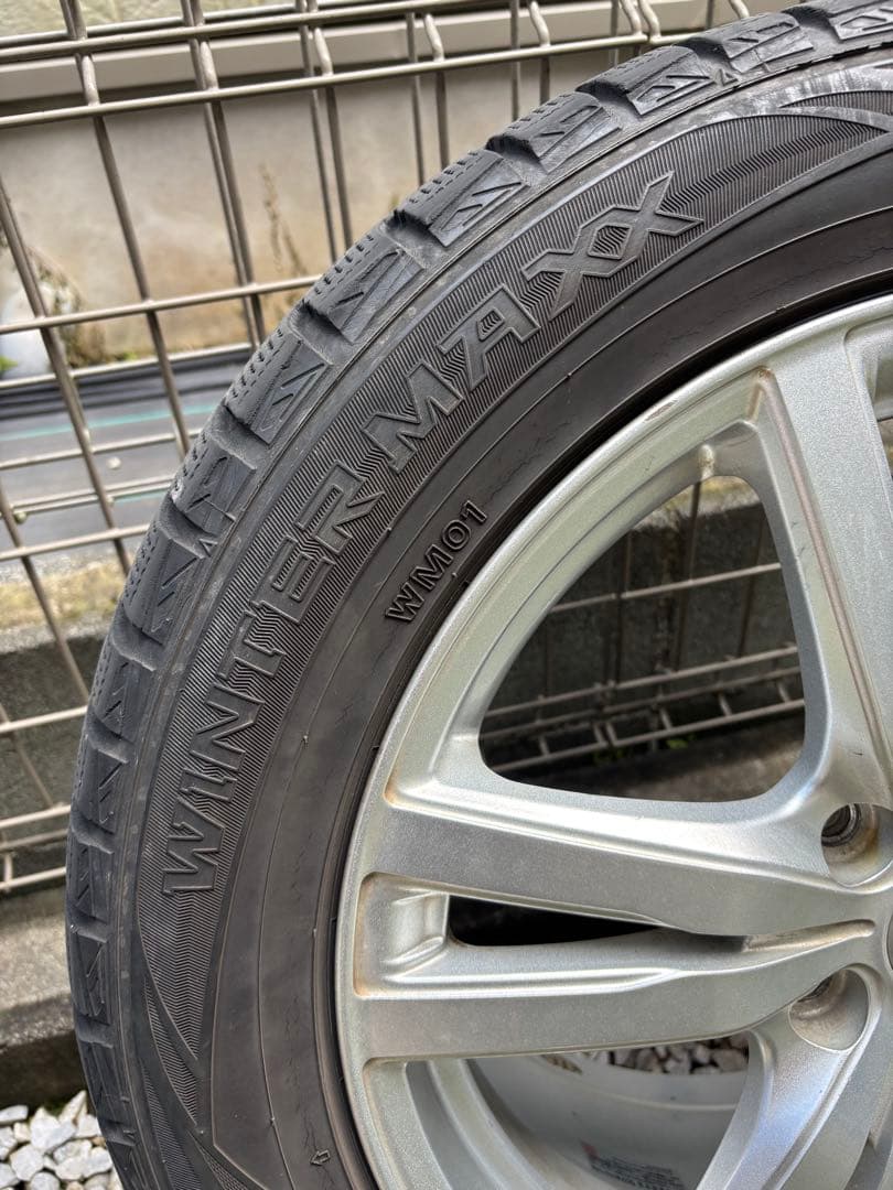 215/55R17 スタッドレスタイヤホイールセット ヒビ有