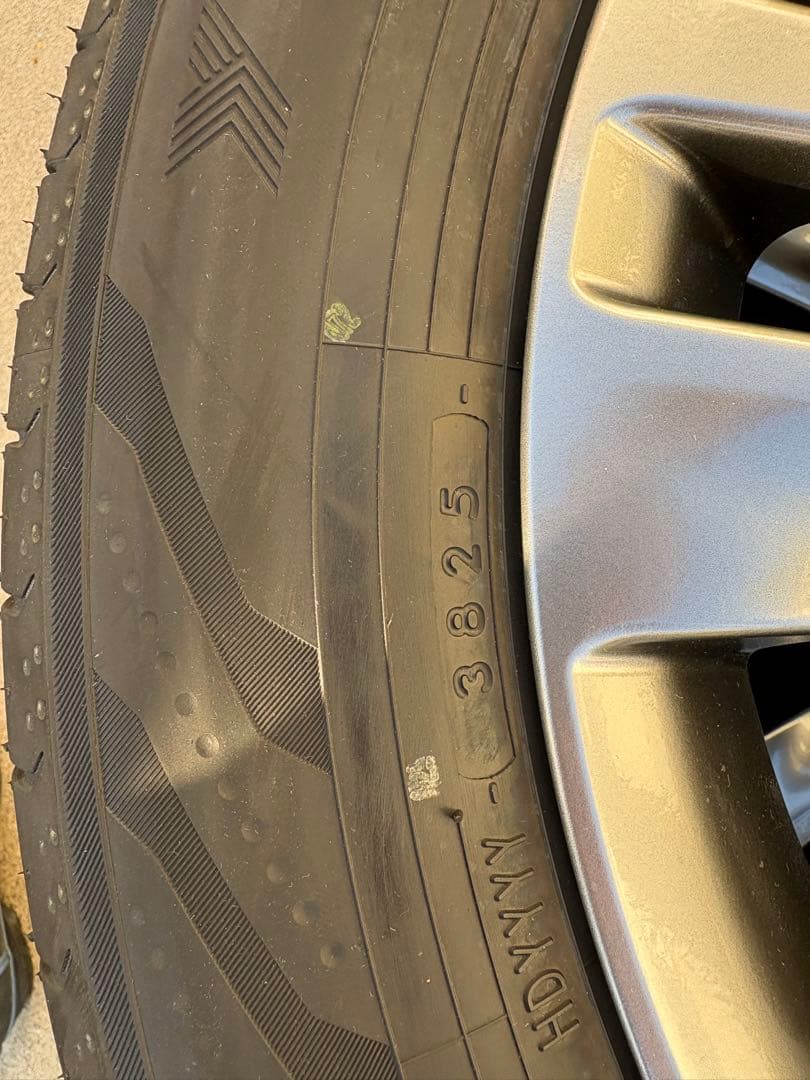 4039　①新車外し40系アルファード 純正タイヤ2本　225/60r18