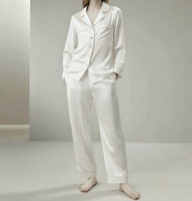 新品 LILYSILK リリーシルク100%パジャマ 22匁 ・シルクストール♡