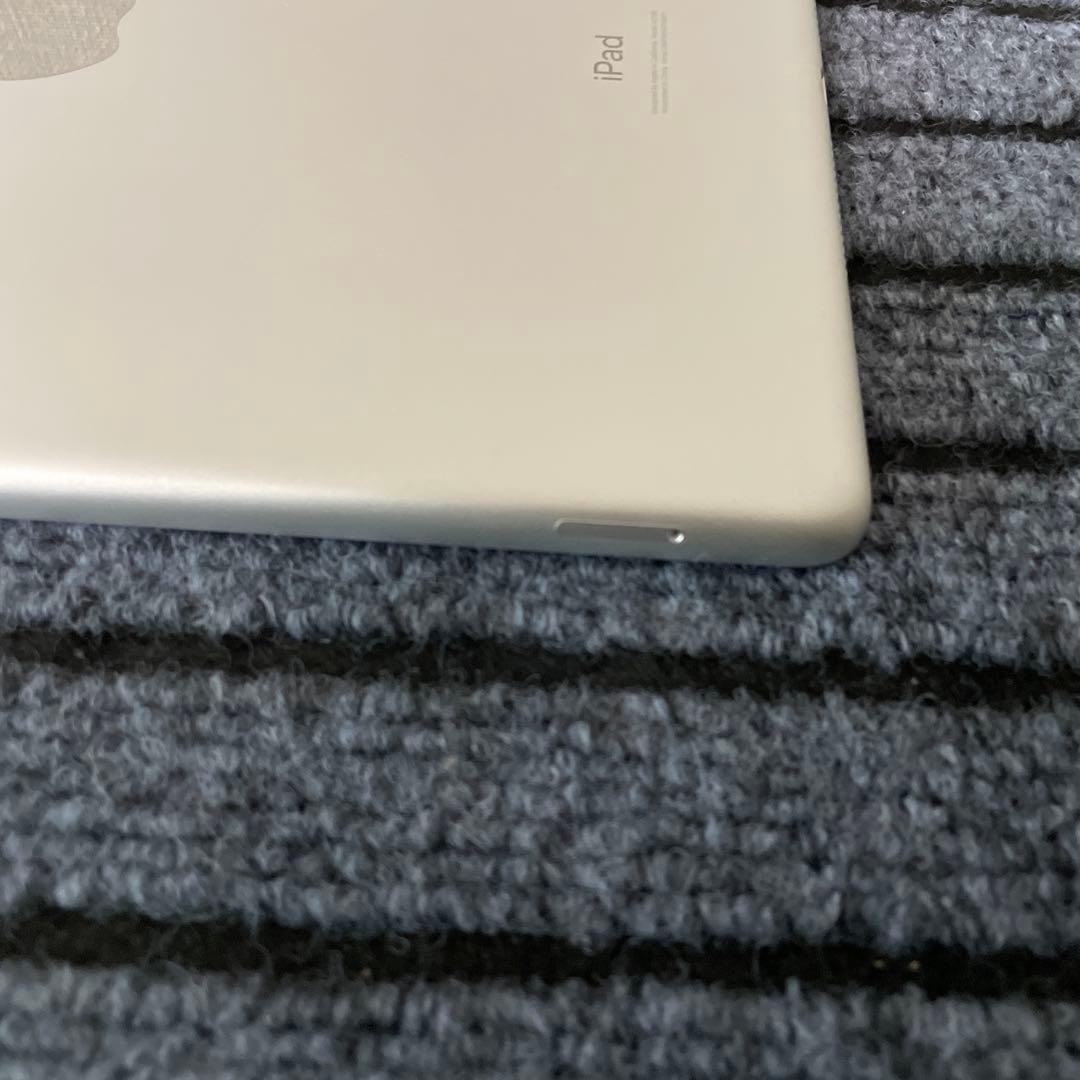 7 iPad 7世代 128GB SIMフリー シルバー