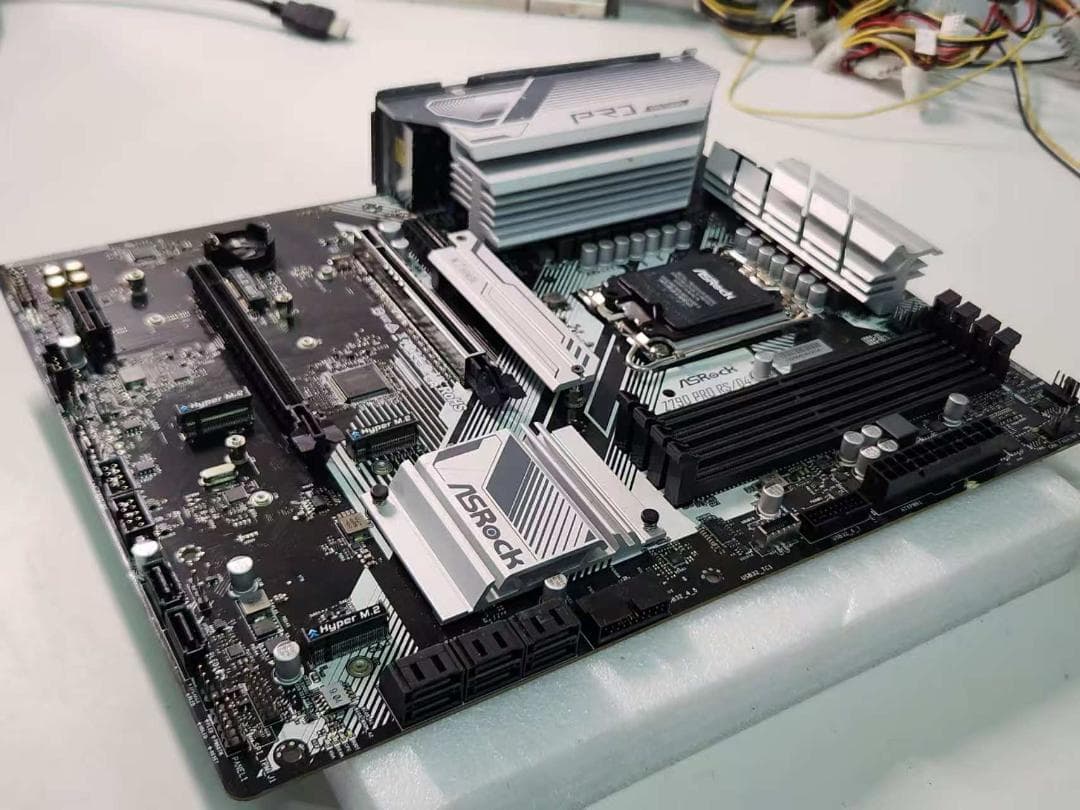 030600B ASROCK Z790 PRO RS/D4 マザーボード
