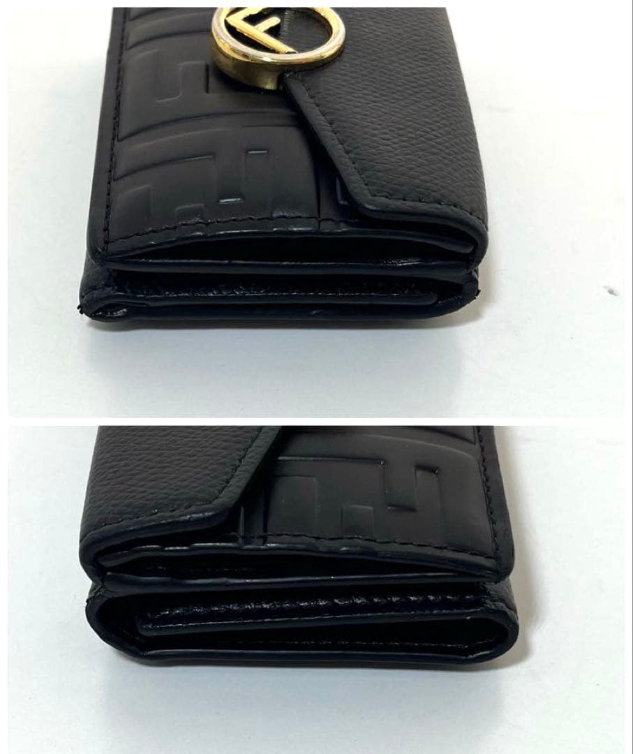 フェンディ　三つ折り　ケース　エンボスロゴ　ウォレット　財布　ゴールド金具