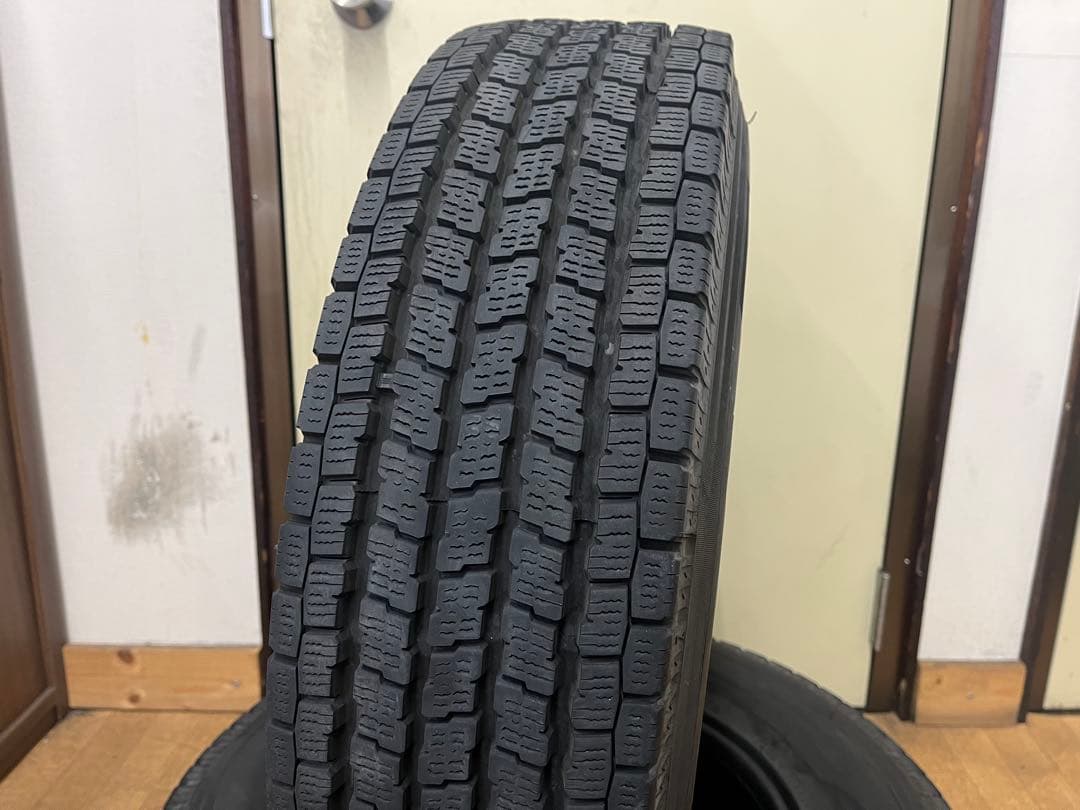 2022年製 ヨコハマ 中古冬タイヤ 195/80R15 LT 4本セット