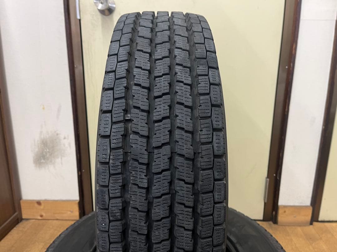 2022年製 ヨコハマ 中古冬タイヤ 195/80R15 LT 4本セット