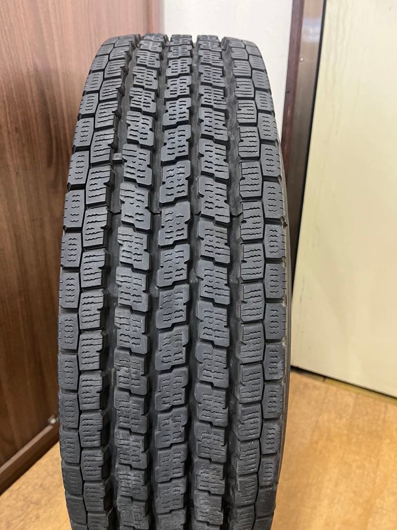2022年製 ヨコハマ 中古冬タイヤ 195/80R15 LT 4本セット