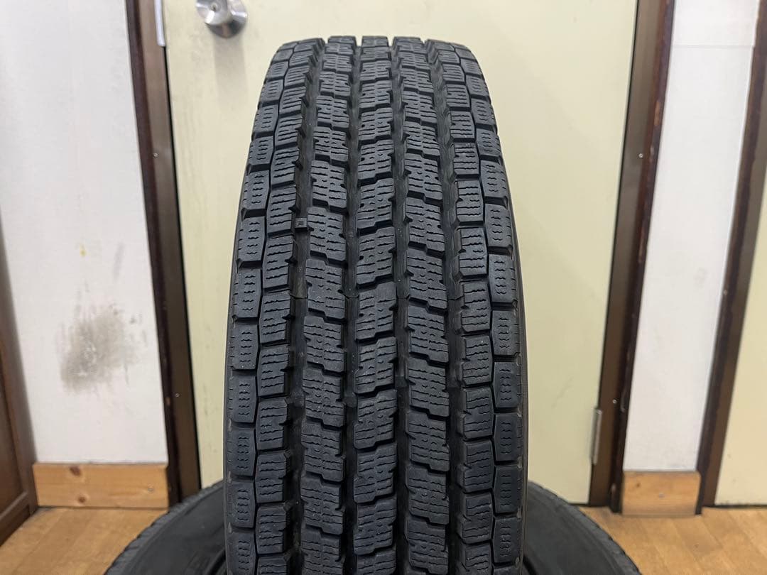 2022年製 ヨコハマ 中古冬タイヤ 195/80R15 LT 4本セット