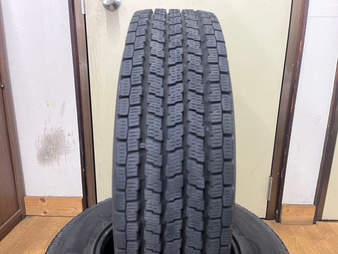 2022年製 ヨコハマ 中古冬タイヤ 195/80R15 LT 4本セット