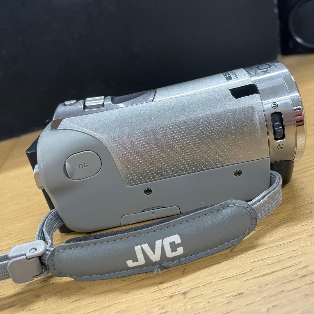 動作品 JVC GZ-E750 シルバー ハンディカム ビデオカメラ