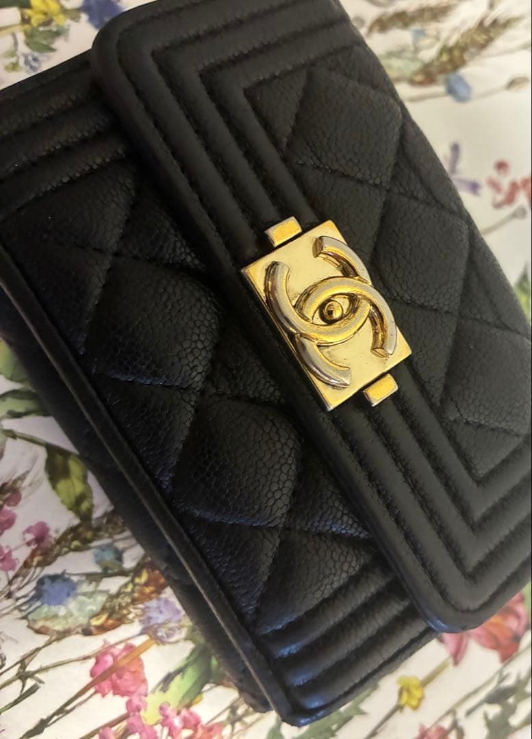 CHANEL ボーイシャネル 三つ折り財布 キャビアスキン ブラック