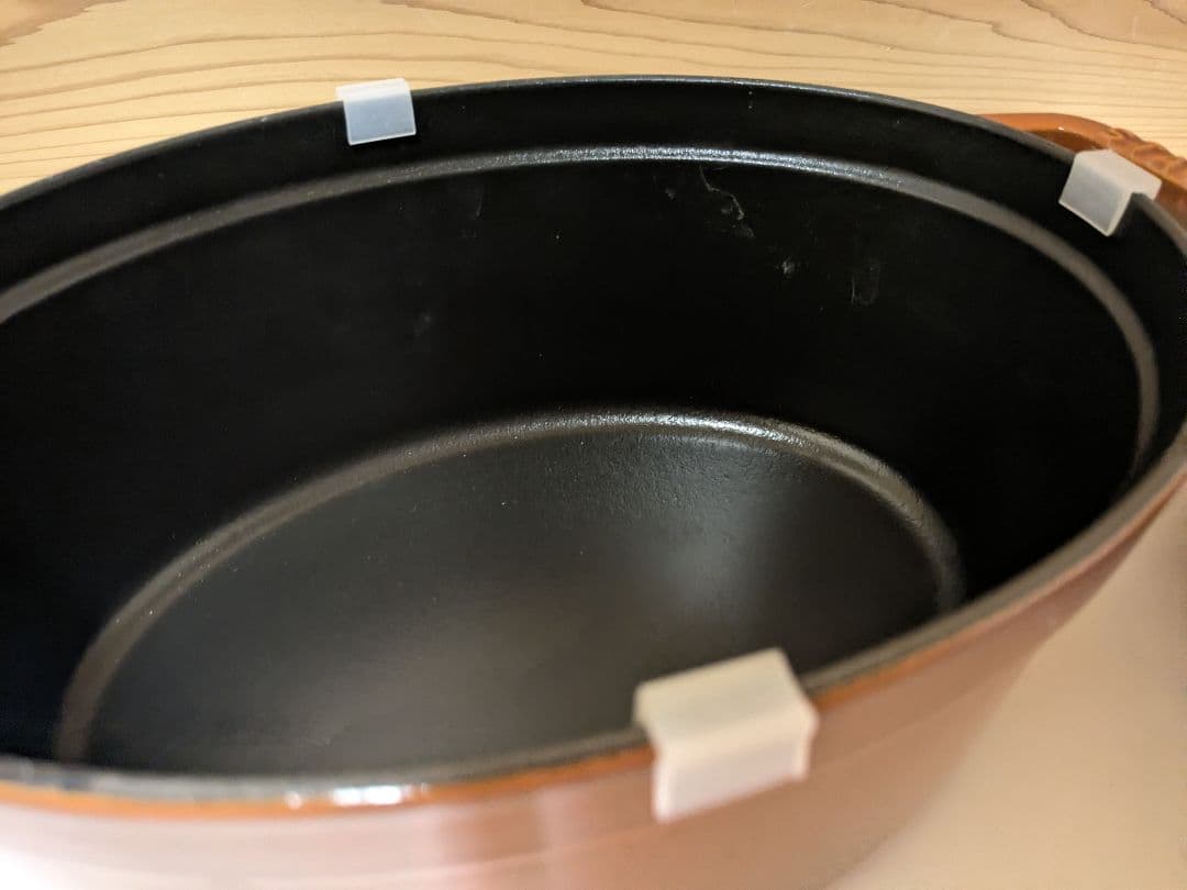 Staub　ストウブ　オーバル　23cm　シナモン　ココット　両手　鍋　調理