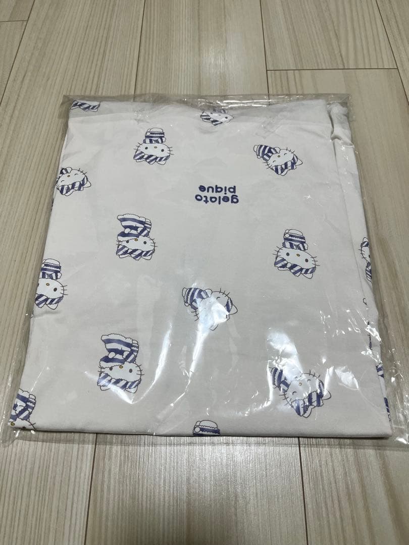 サンリオハウス　ジェラピケ　ハローキティ　総柄ロングTシャツ　オフホワイト
