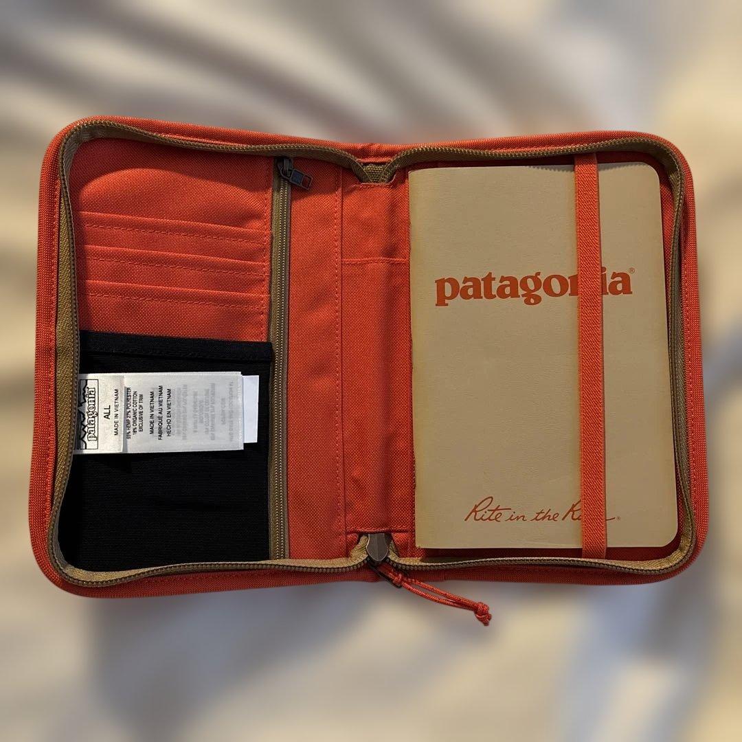 patagonia パスポートケース ベージュ/オレンジ