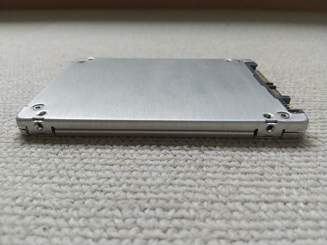 SSD 1TB 2.5 SATA 東芝 使用:812時間 1801回