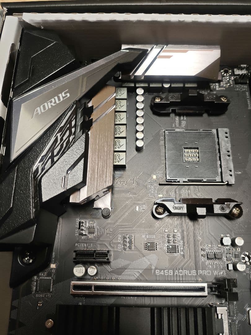 GIGABYTE B450 AORUS PRO WIFI マザーボード