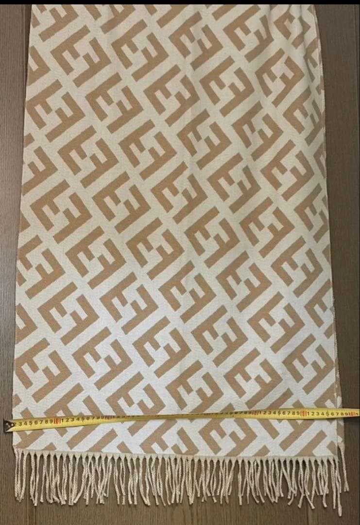 Fendi ロゴマフラー ベージュ ホワイト