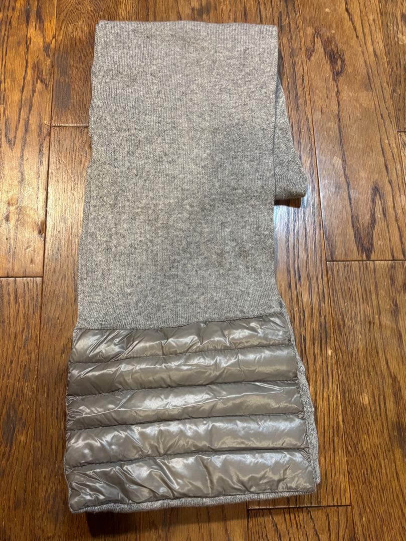 HERNOグレー マフラー ダウンパネル付き