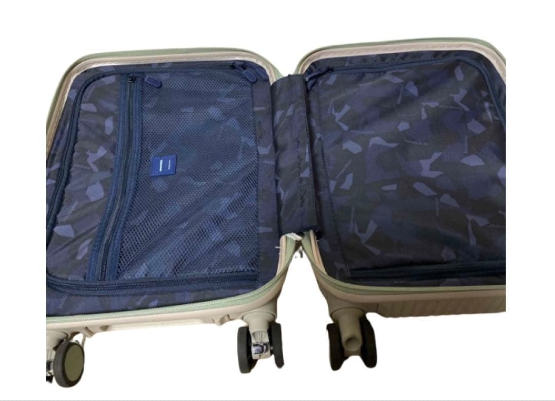人気色　イノベーター キャリーバック　スーツケース 21L 機内持込OK