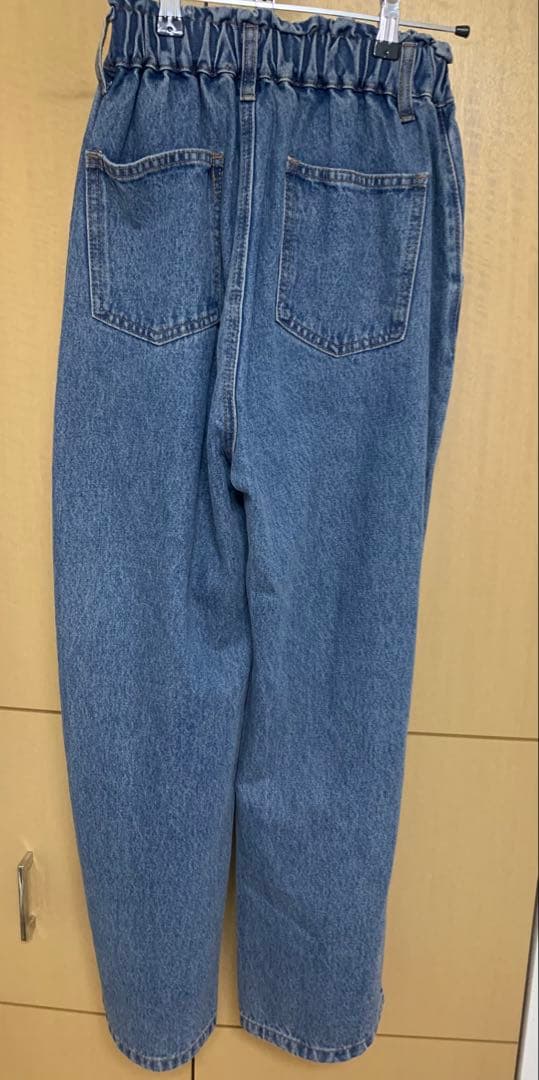 美品　UNMINOU フロントタックデニム　バックギャザー