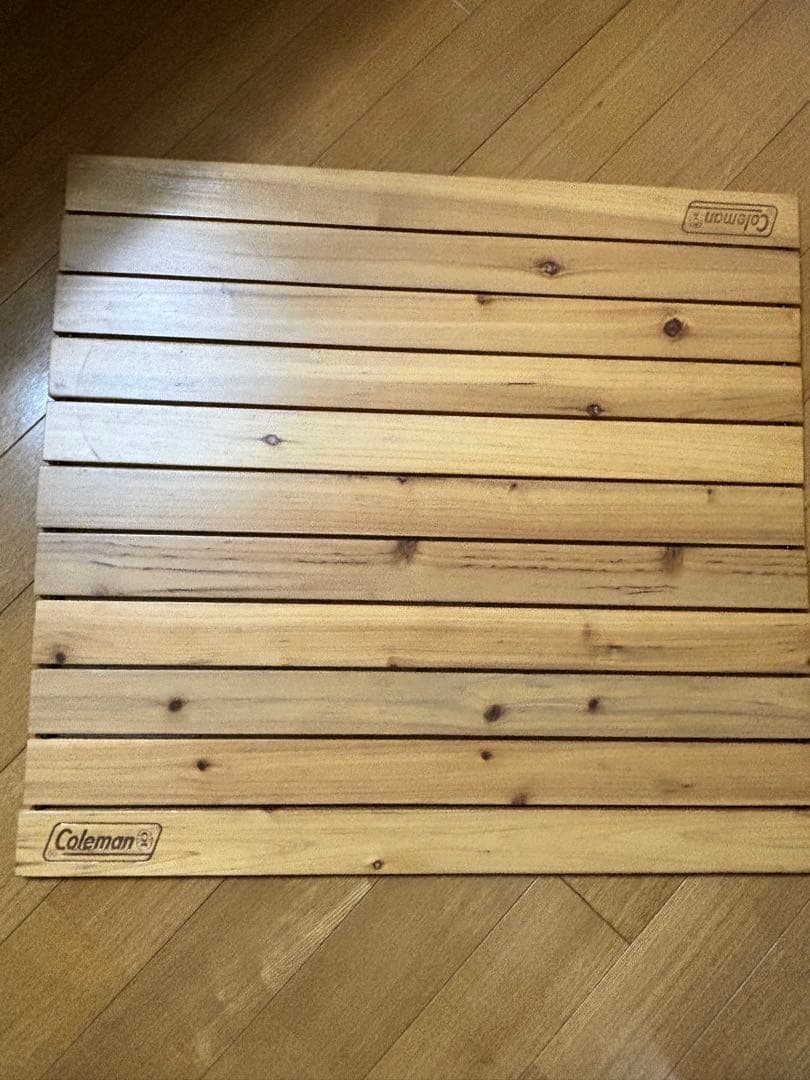 トントン様用Coleman natural wood roll table 65