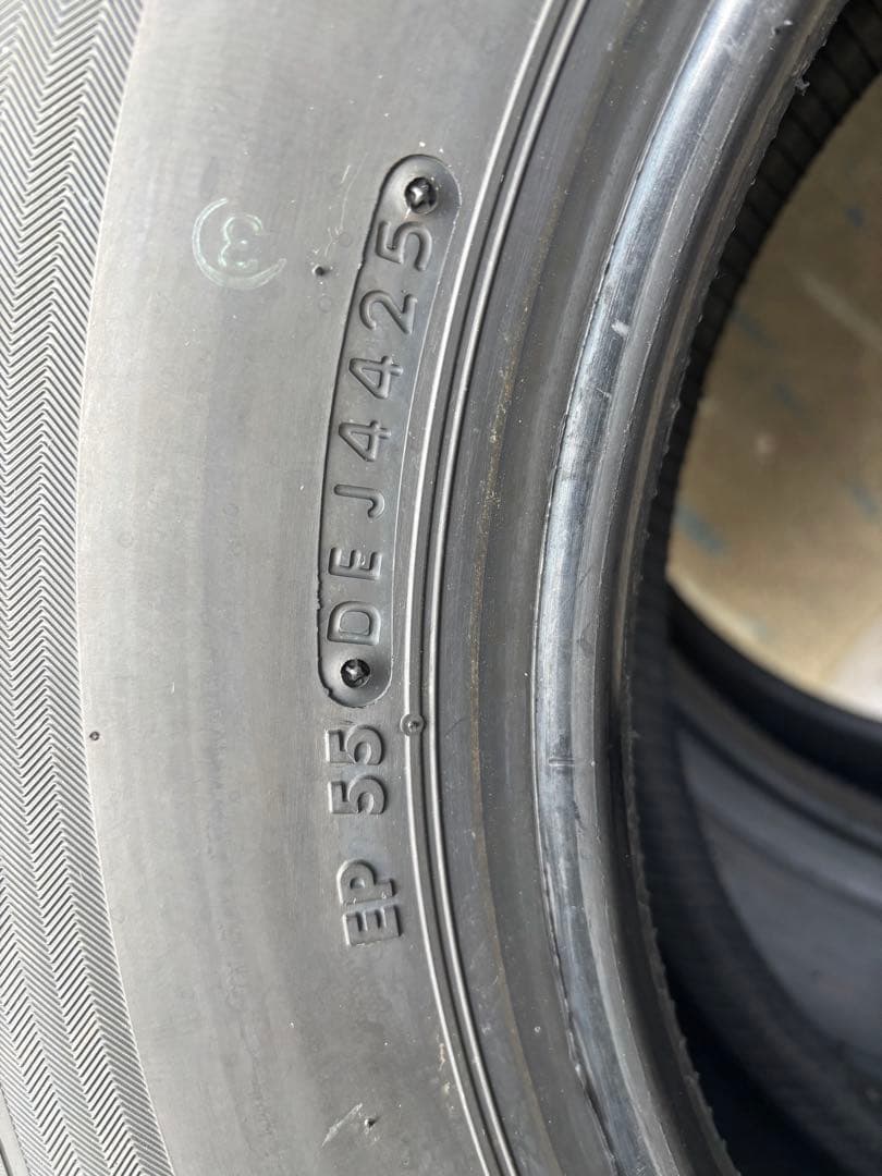 【ひろ】ハイエース　新車外し　タイヤ4本セット