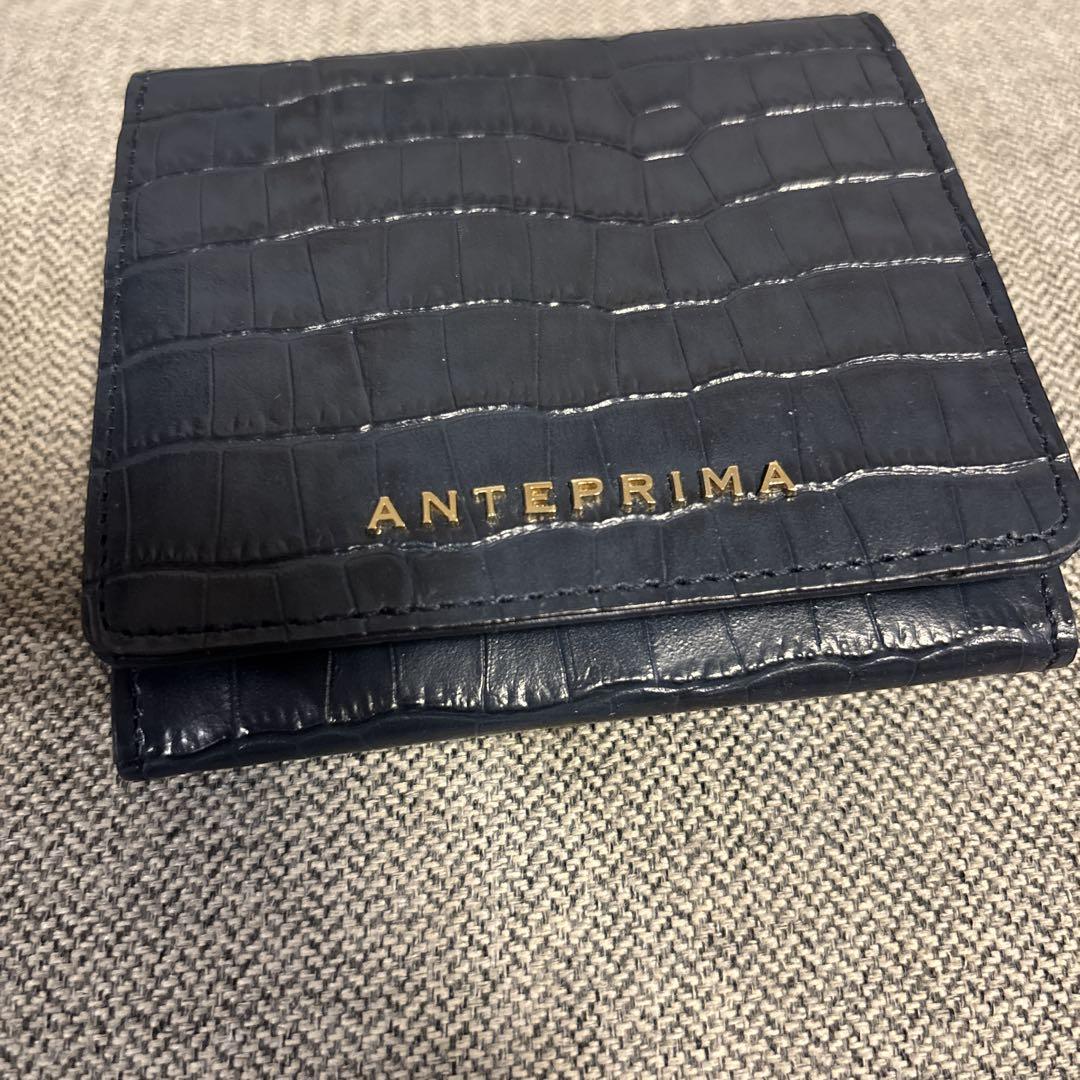 【美品】ANTEPRIMA 二つ折り財布　クロコ調