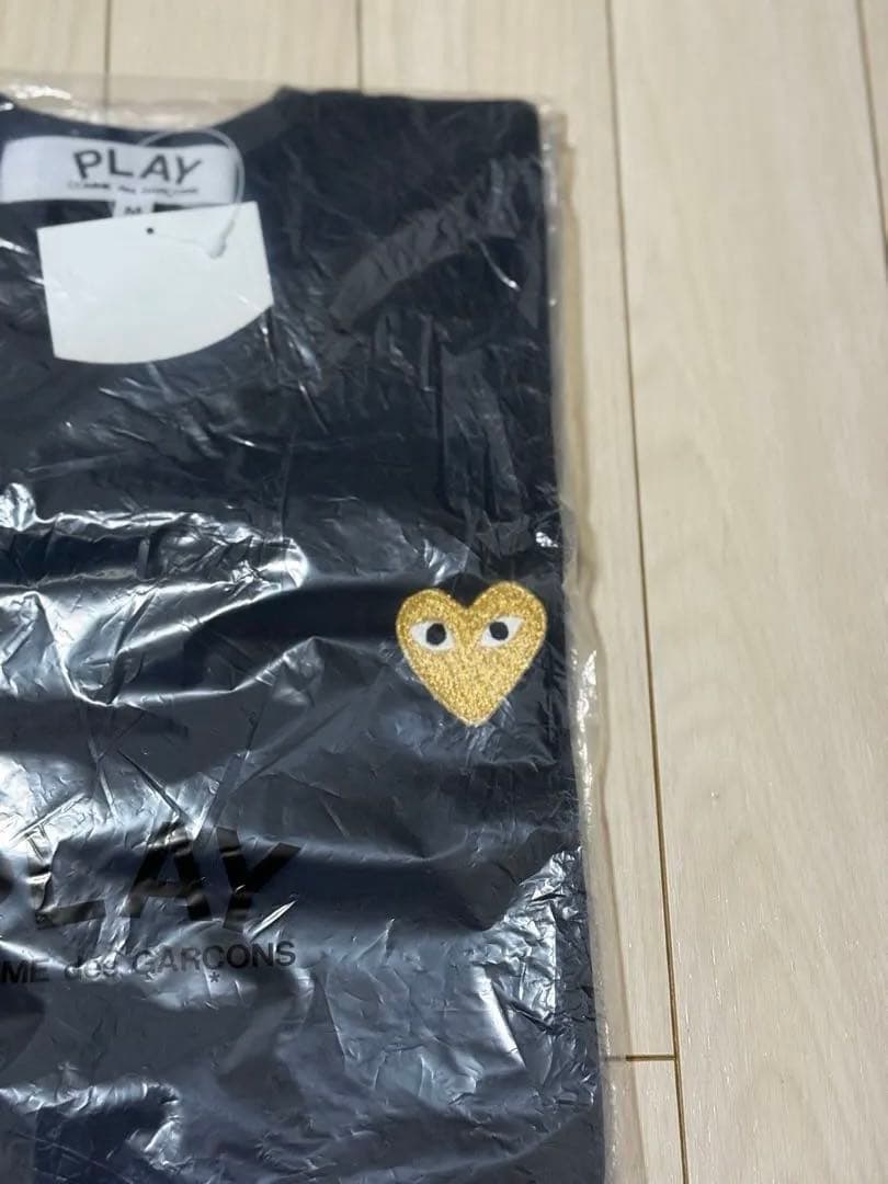 新品未使用品プレイコムデギャルソン 金ハート黒半袖TシャツM サイズユニセックス